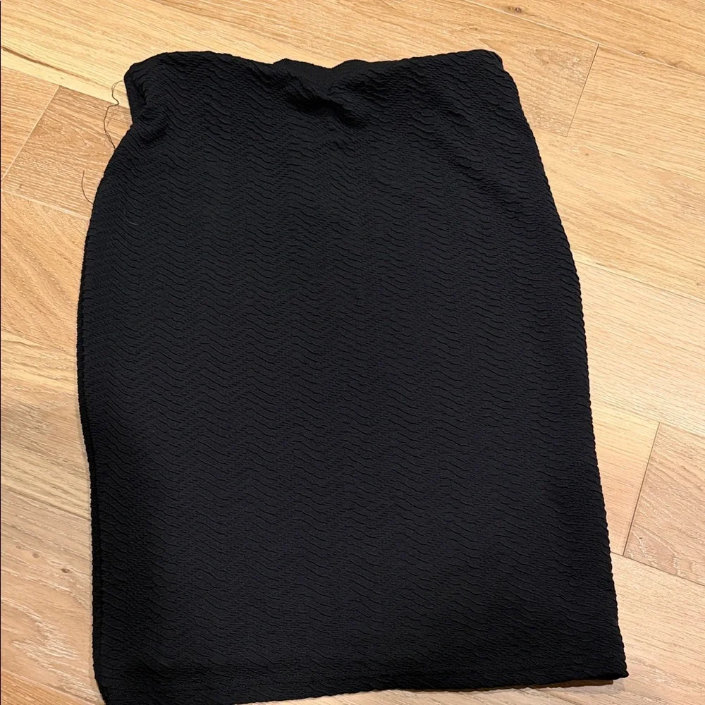 bebe Black Textured Pencil midi Skirt medium nwt‎